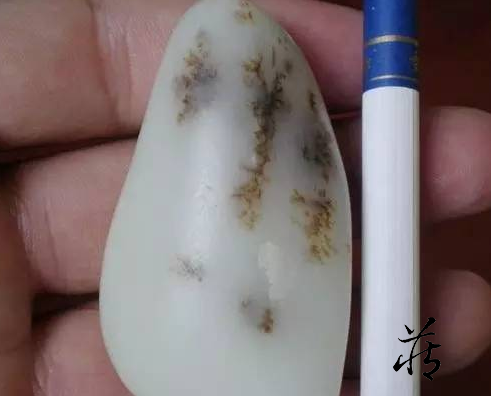 小知识:有水草沁的一定是籽料吗?和田玉鉴定保养知识