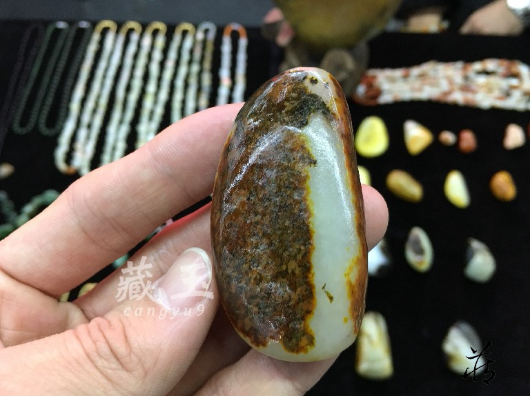 四张图让你分清和田玉里的籽料,俄料,青海料!