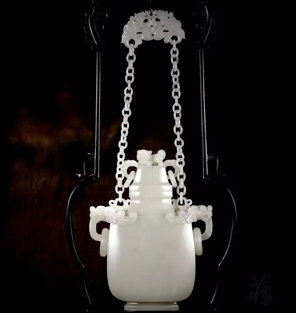 手彫り和田玉★置物、握り石★証明書付き1 楽天市場】レーザー彫りクリスタル置物 角型 大（玉龍558B 背面