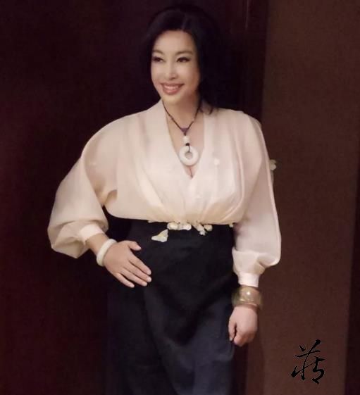 为何名人明星都喜欢佩戴和田玉?