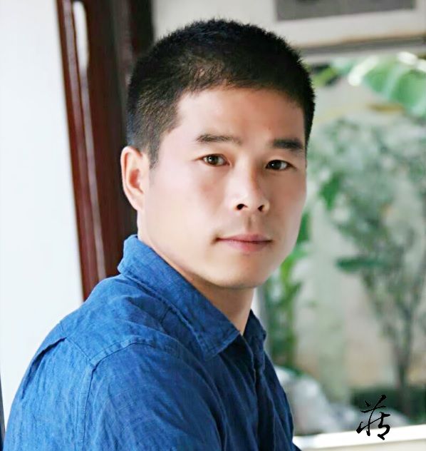 个人简介陈永刚,现任苏州玉器协会常务理事,中国玉雕高级技师,1999年