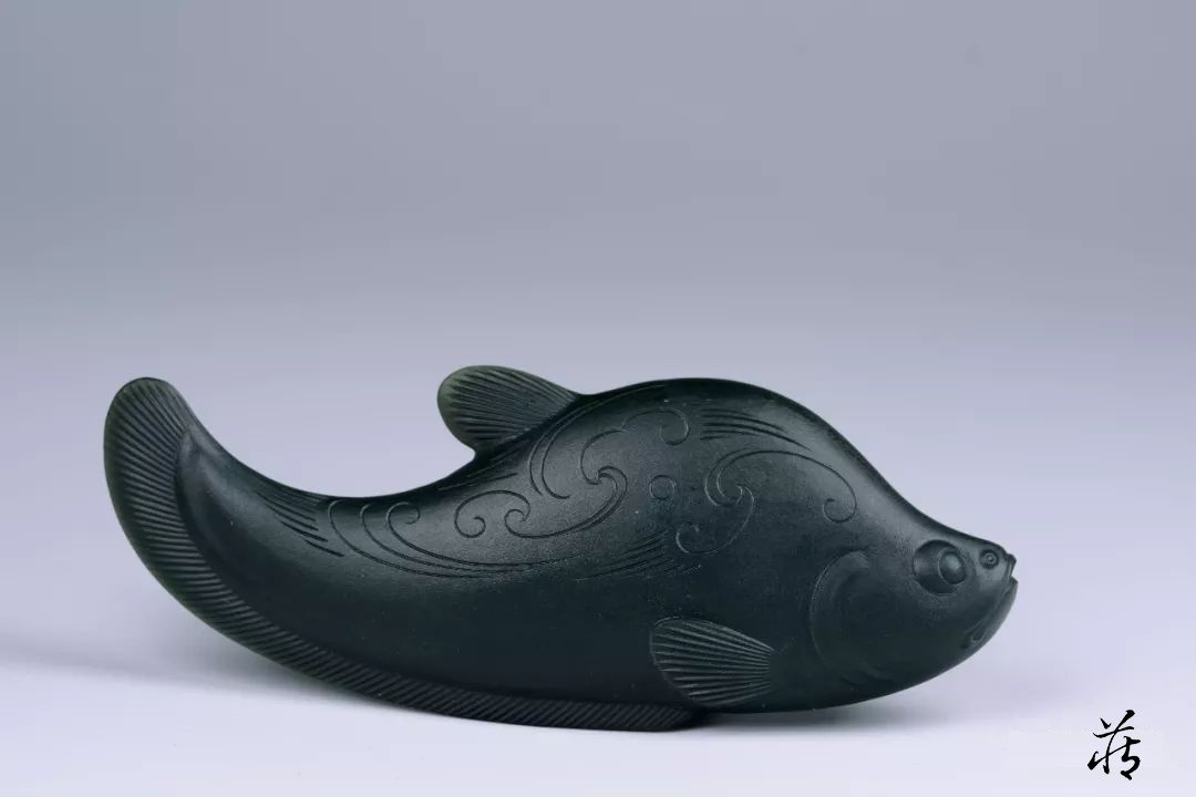 看不过瘾，他雕的和田玉鱼不一样！和田玉鉴定保养知识大全-藏玉网- 藏