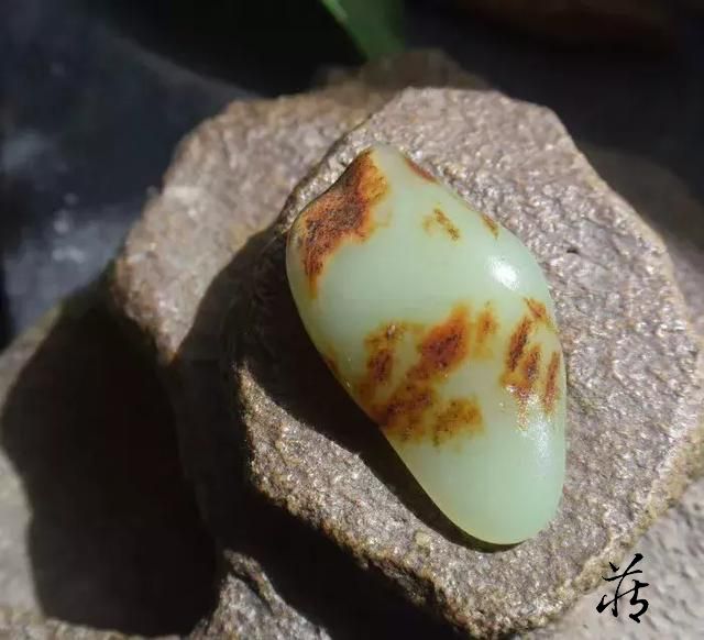 虎皮,鹿皮,豹子皮……和田玉籽料里的那些特殊皮色!