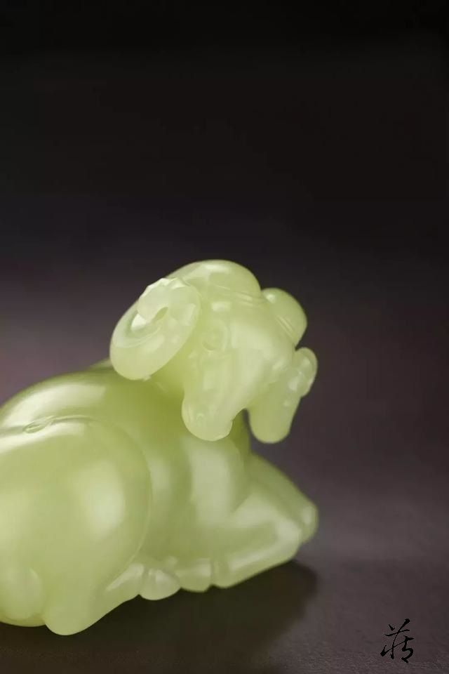和田玉雕的羊，原来还隐藏着这么多寓意！和田玉鉴定保养知识大全-藏玉