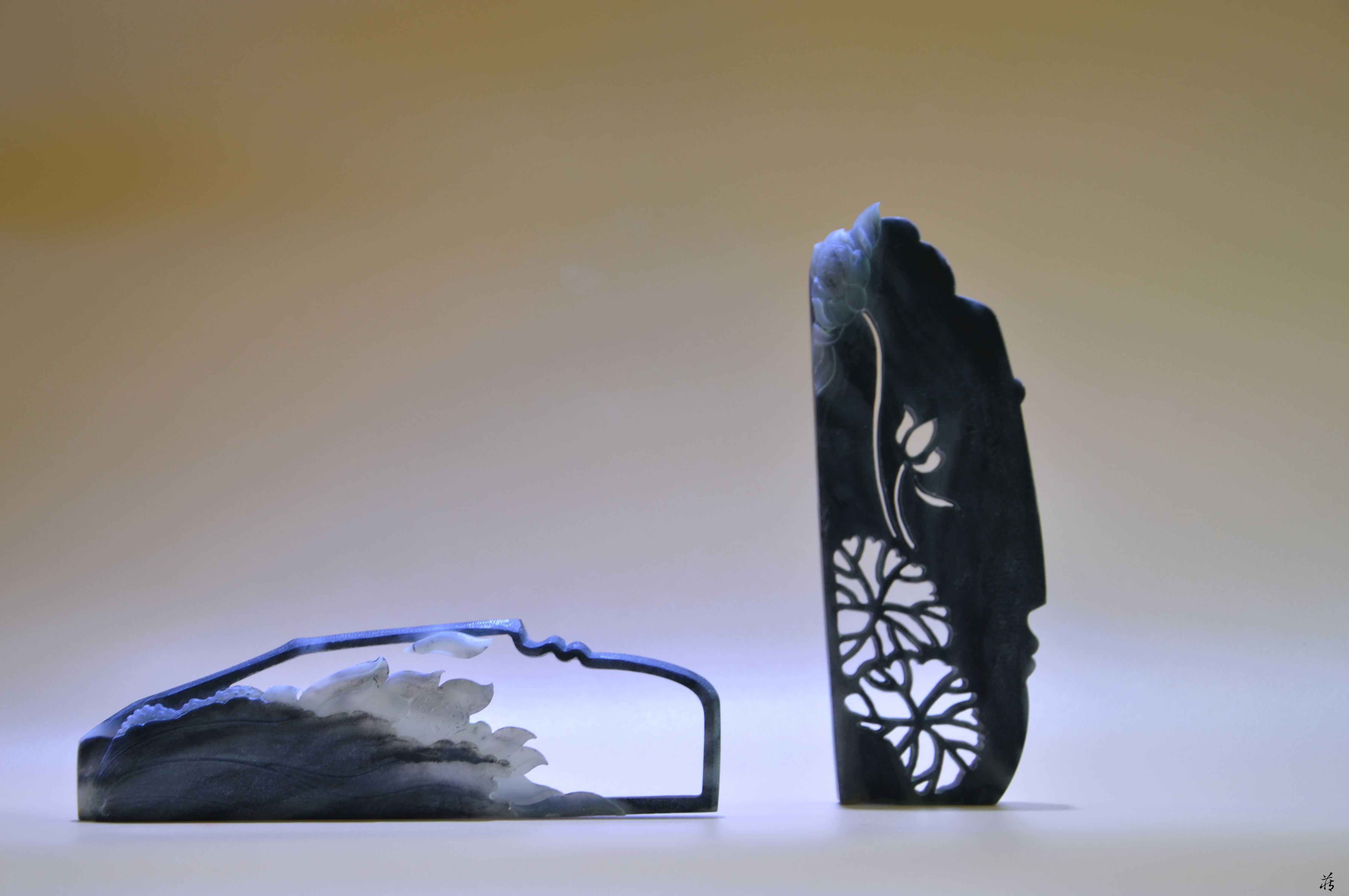 黑白杂乱的青花和田玉,竟然被他雕刻成最具禅意的作品
