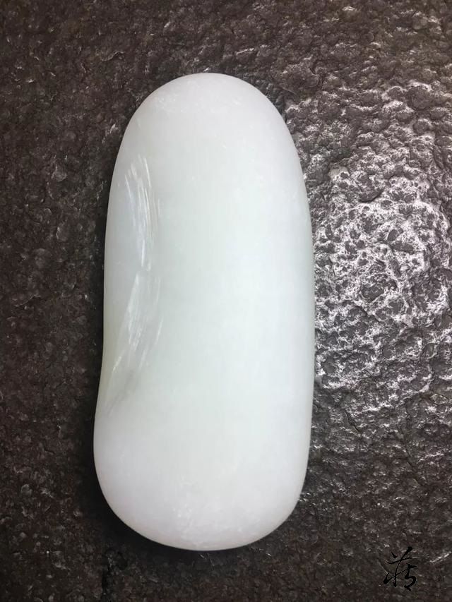 和田玉俏色用活了！这样的百鸟朝凤堪称精品和田玉鉴定保养知识大全-藏