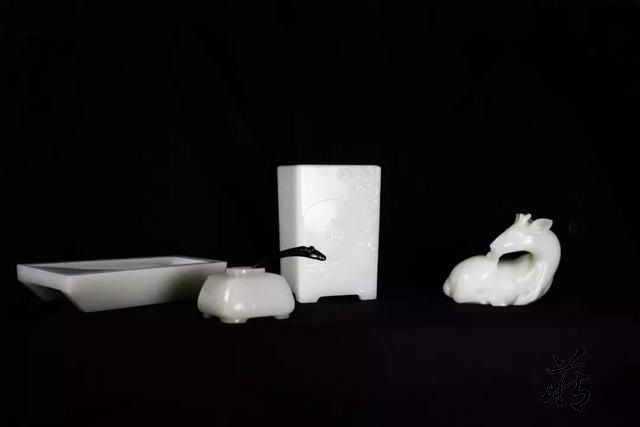 案上风景——和田玉镇纸和田玉鉴定保养知识大全-藏玉网- 藏玉｜藏玉APP_