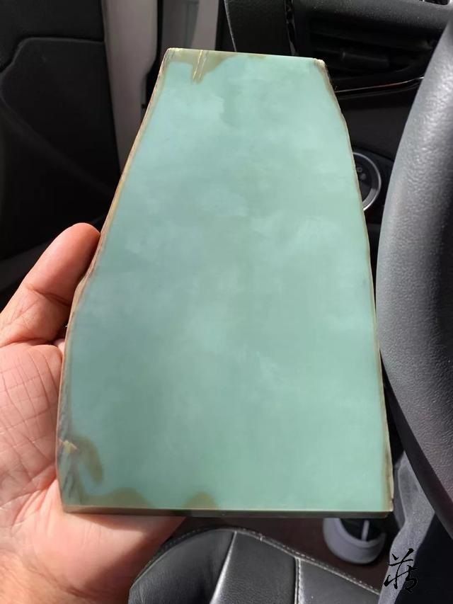 170万的沙枣青和田玉切开后,结果.