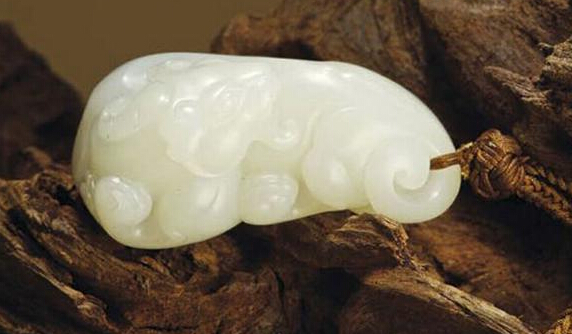 瑞兽白玉把件