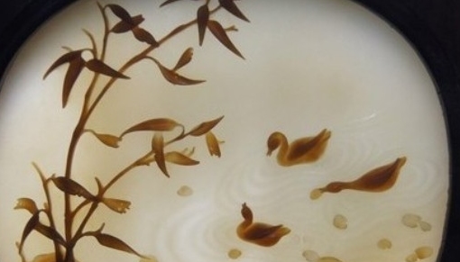 区分和田玉的原生色与次生色