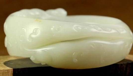 籽料手镯为什么这么贵