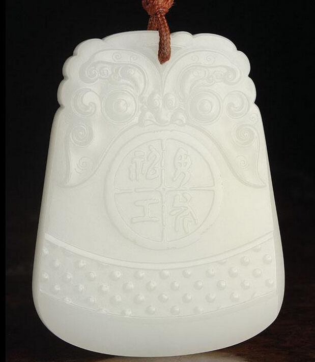 鬼斧神工白玉牌