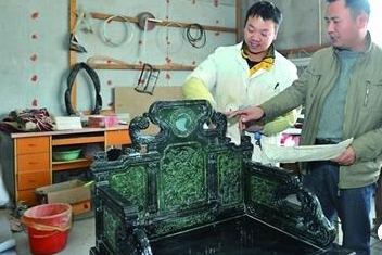 苏州玉雕师开创玉雕明清家具