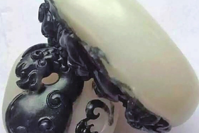 乌鲁木齐市惊现和田玉“嫁接”石