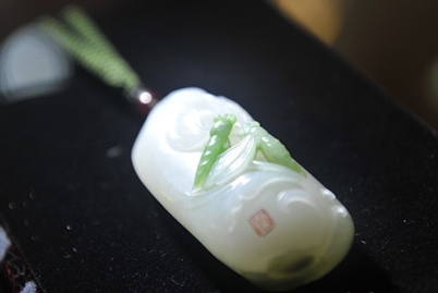 造假新手段：拼接和田玉在市场出现 你吃药了吗？