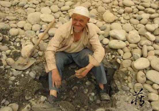 探寻叶尔羌河上的捡玉人