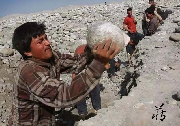 探寻叶尔羌河上的捡玉人