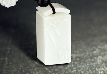 莫轻视玻璃仿制玉器的鉴定