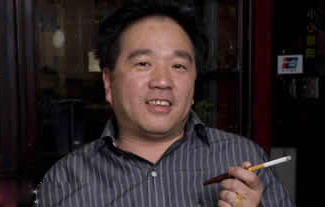 瞿惠中：执着于器皿雕刻的玉雕大师