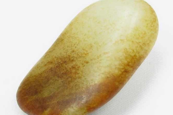 小知识：如何挑选和田玉的玩料与做料