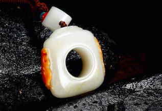 中学老师借百万高利贷买藏品 然而藏品并不值钱