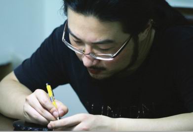 王一卜：以画侍玉 不俗仙骨