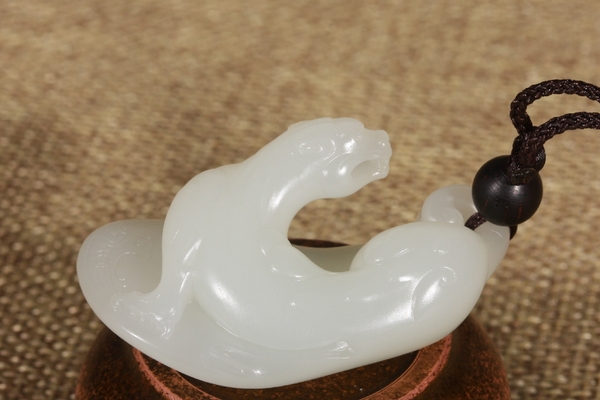 小知识：手工雕与机雕的区别