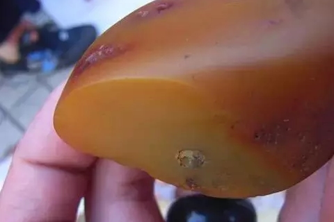 小知识：与籽料外形极为相似的水石