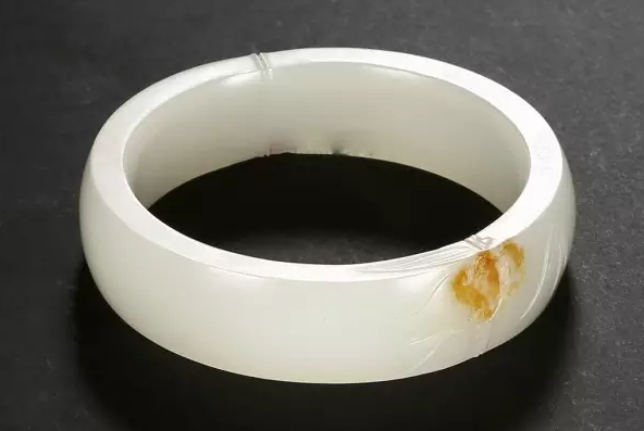 小知识：揭秘手镯的留皮造假