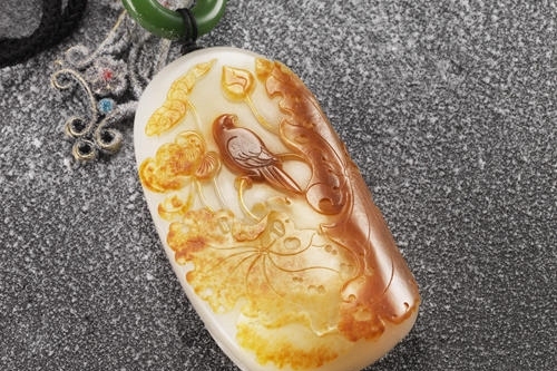 最绝妙搭配：和田玉的色彩之美