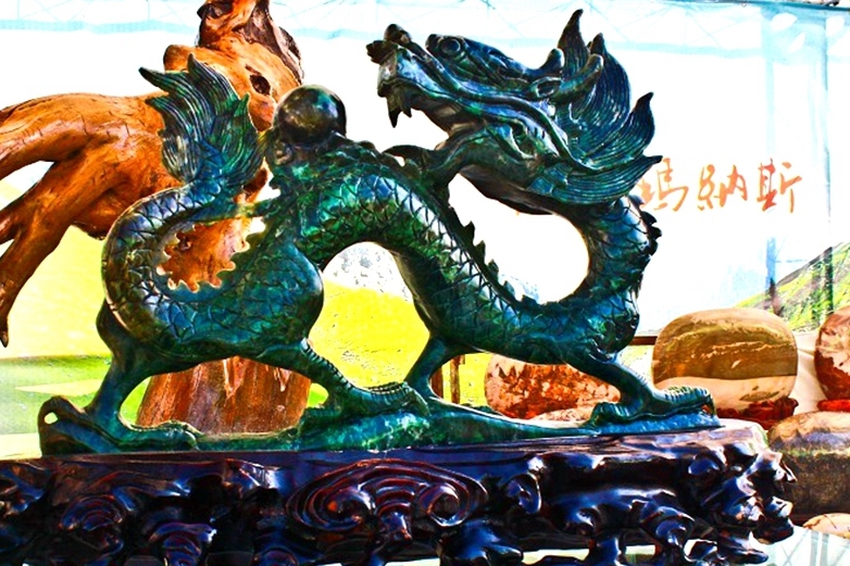 小知识：困境中的玛纳斯碧玉