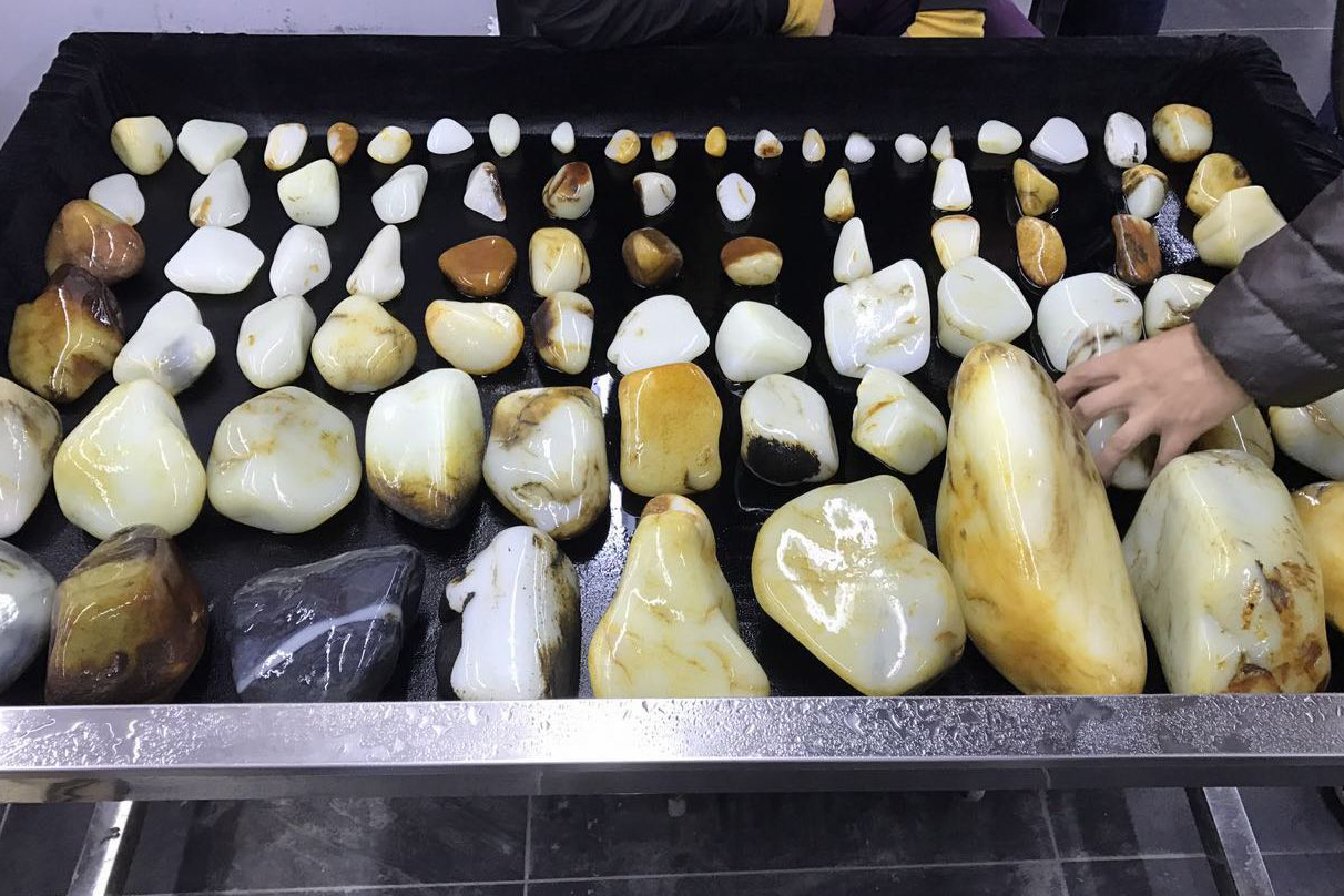 你说值一万，他说值一千......