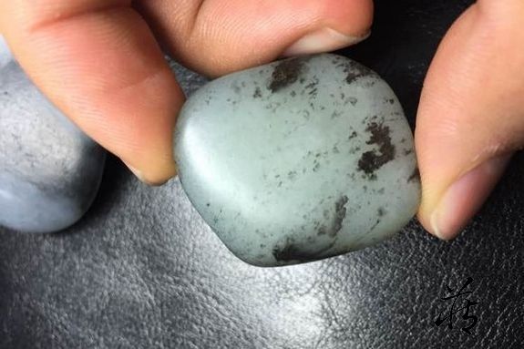 籽料之万年黑皮