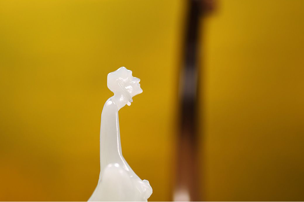 投资是一群人的狂欢，玩玉是一个人的孤独