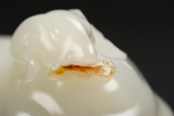 小知识：羊脂级的和田玉