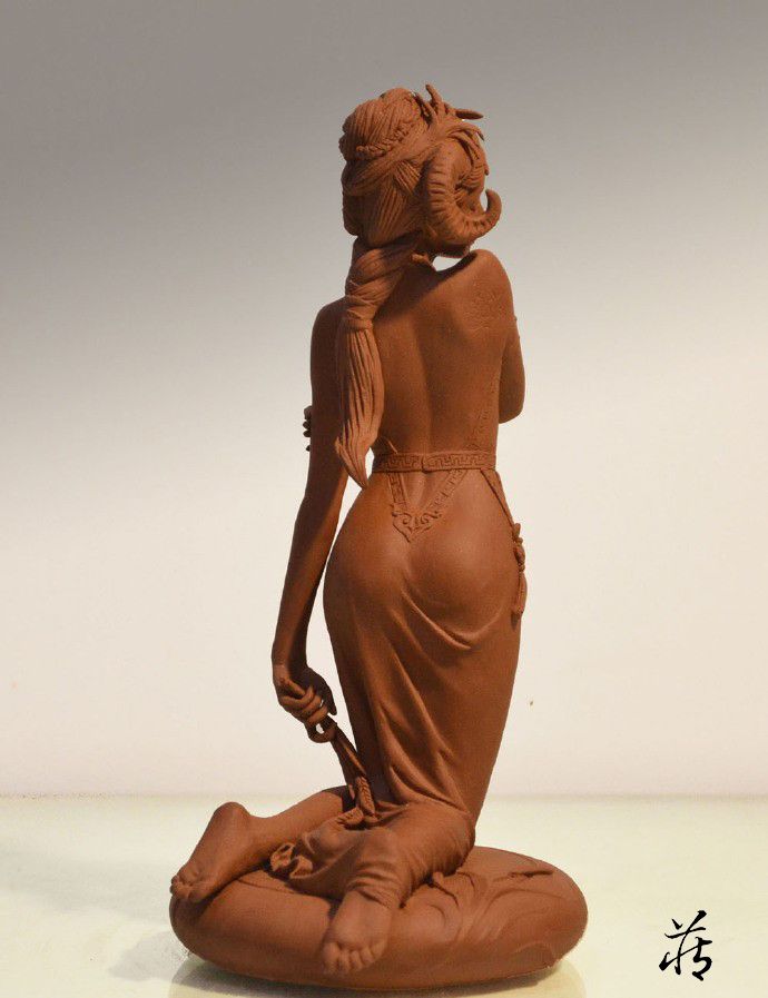 美得令人窒息的泥雕美人