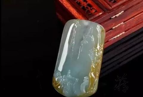 翡翠玉牌的雕刻过程是怎样的？