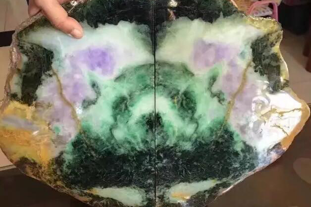 惊奇：翡翠里长着一只大熊猫