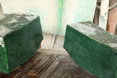 惊险刺激的碧玉赌石过程