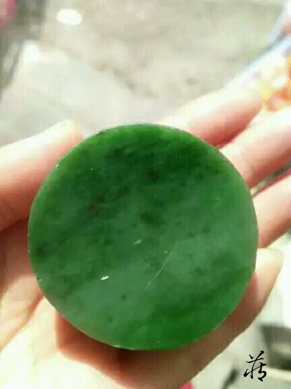 碧玉黑点的秘密没有黑点就是极品吗