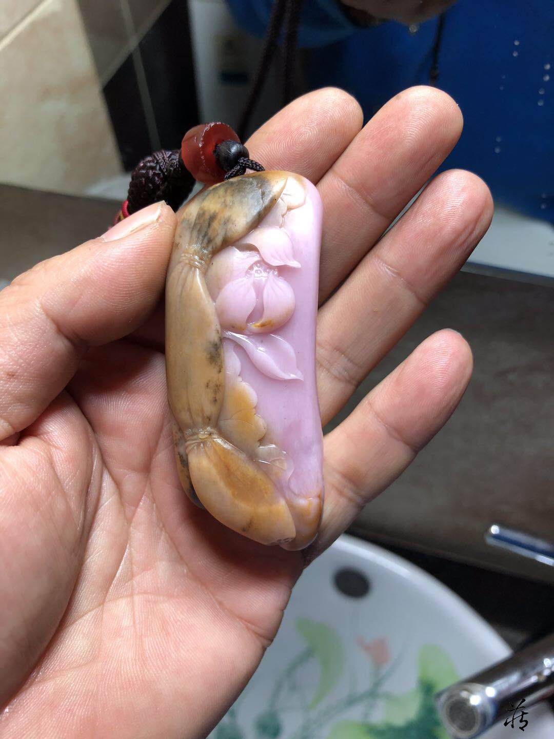 爆红的和田玉小玉种桃花玉籽料