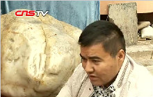 这个1吨多重的和田玉籽料起拍价2亿，你看值不值？