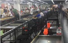 可怕：和田玉市场上两人因为一块玉打了起来，场面激烈！