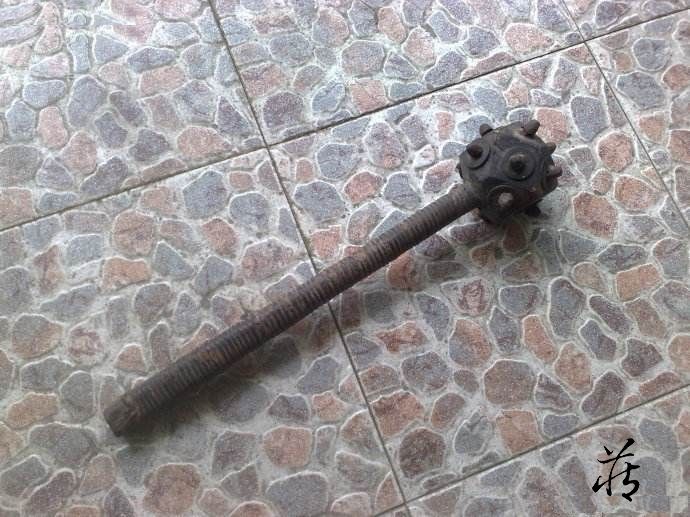 这件神兵为后世军队所普及,因为形状像花蕾,另起了个名字叫"骨朵".