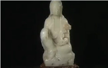 她旅游时花100万买了一件和田玉观音，专家看后笑了！