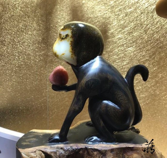 最终这个10克的和田玉籽料标出了1000万的天价