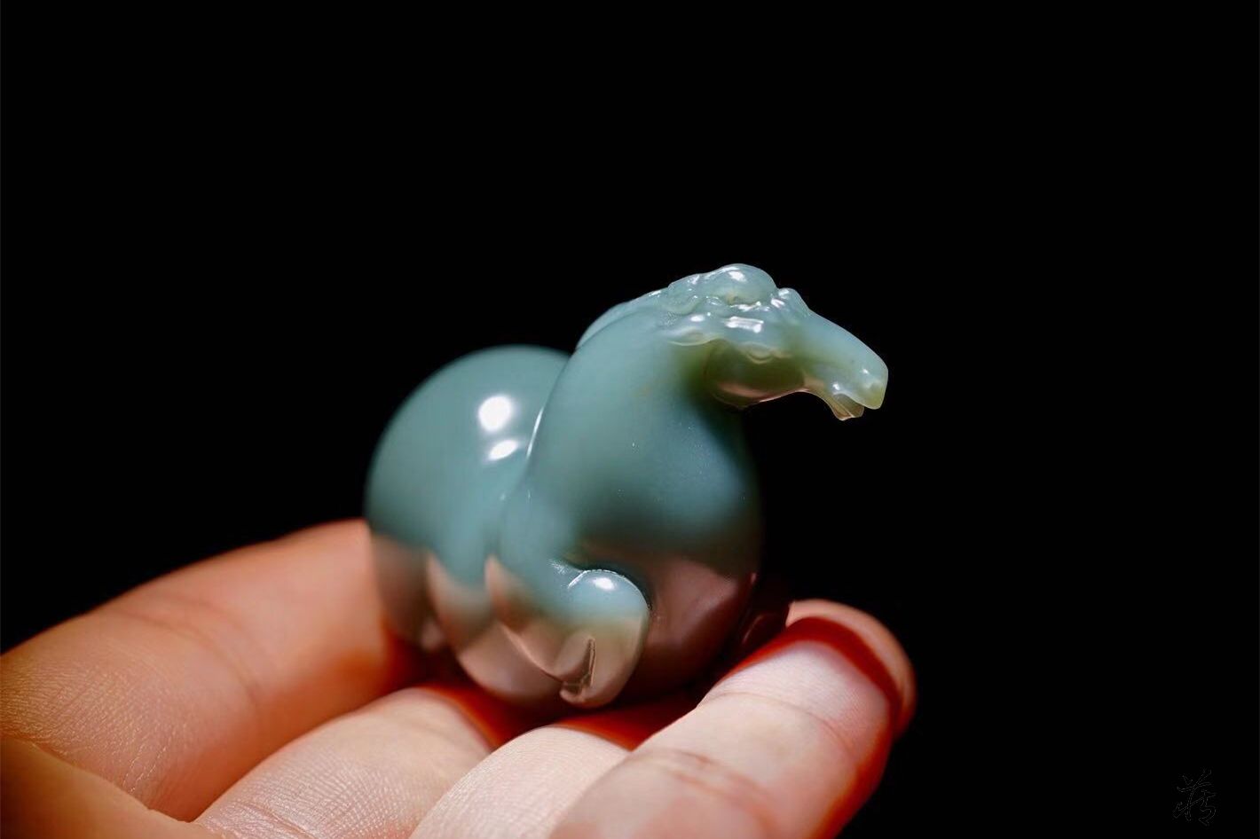 我有一匹马他用和田玉雕的唐风骏马让人爱不释手