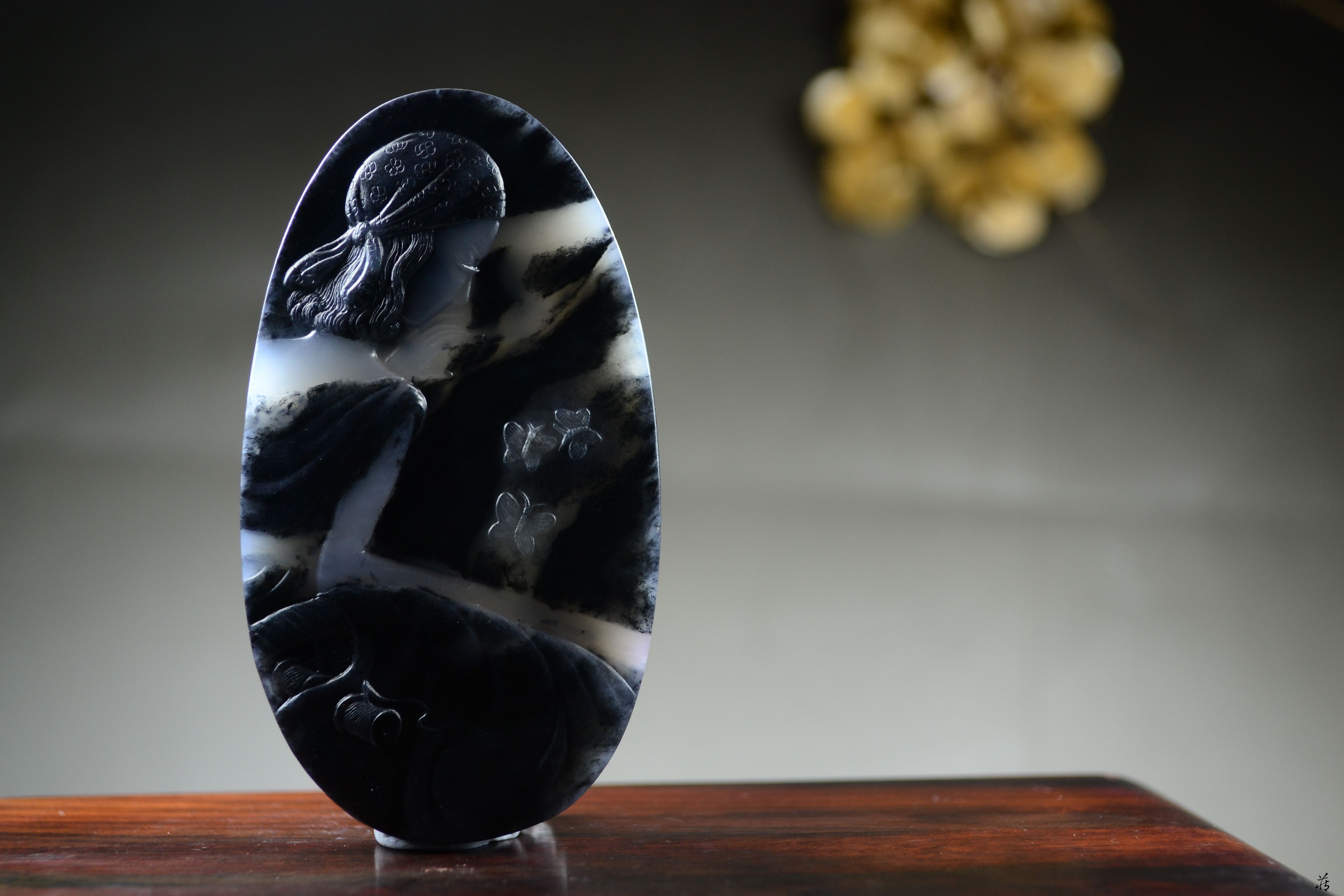 一块雕废的青花和田玉他这样处理当场就被人抢走了