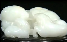 俄料和田玉雕件不值钱？专家鉴定后......