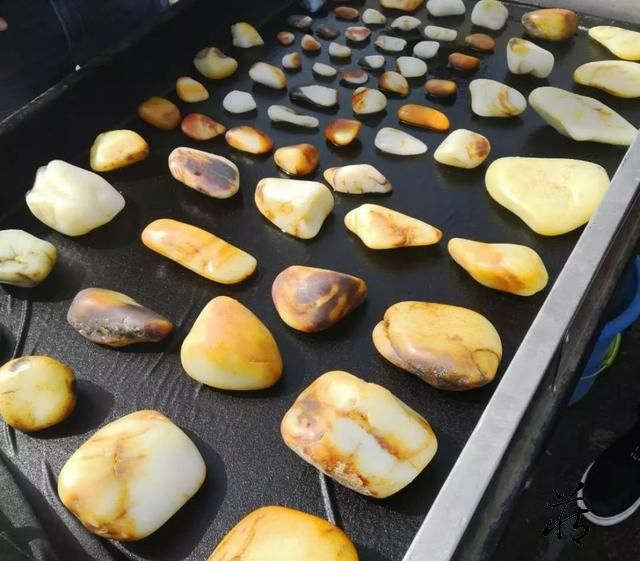 5000万的和田玉籽料流入市场，还请来了一位“大师”